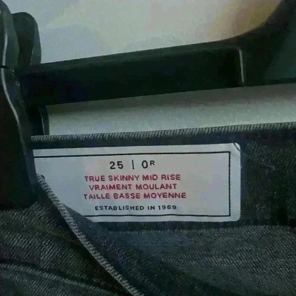 Gap Mid Rise True  Skinny Jeans with Washwell Black Button Fly size 25 regular - Picture 8 of 8